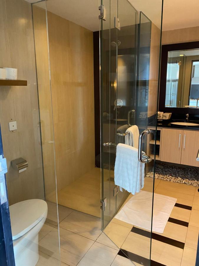 Stylish 2 Bedroom Penthouse Apt, Newly Refreshed, 50 Mbps, Pool, Gym, Resto Кута Экстерьер фото